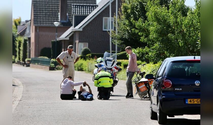 Buurtbewoners schoten te hulp nadat de postbode ten van kwam.