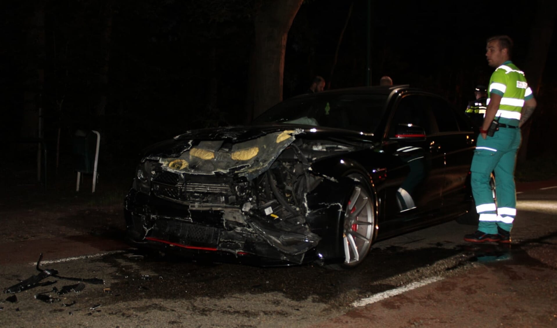 Twee auto's total-loss na ongeluk in Nistelrode.