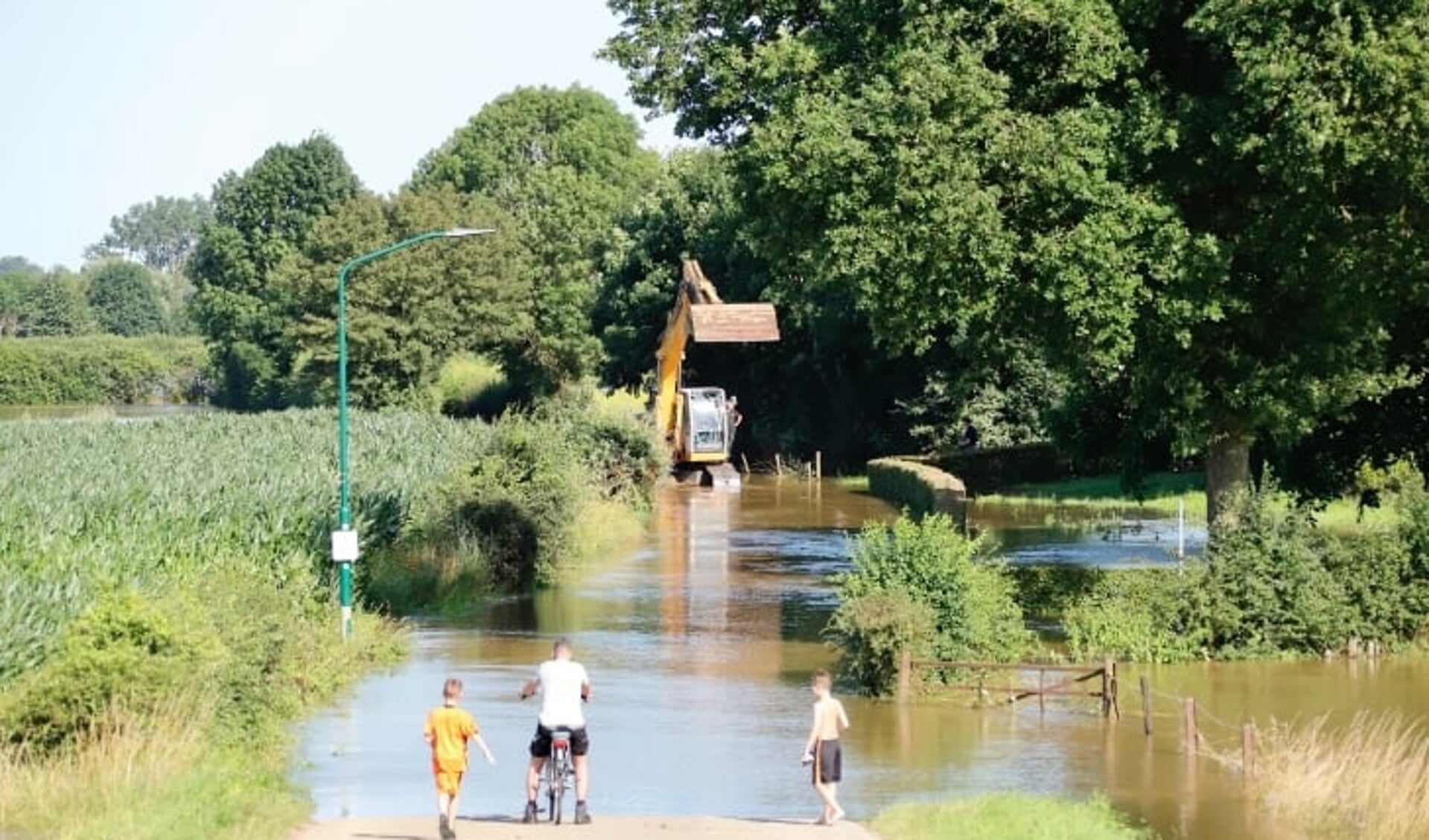 Veel agrariërs hebben waterschade geleden tijdens de recente overstroming van de Maas.