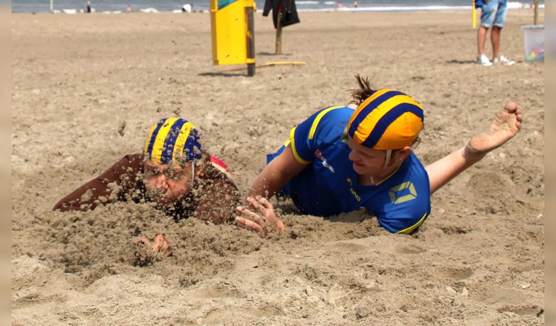 Bij het onderdeel 'beachflags' draait het in de eerste plaats om snelheid en uithoudingsvermogen. (Foto: Redding Brigade Rosmalen)