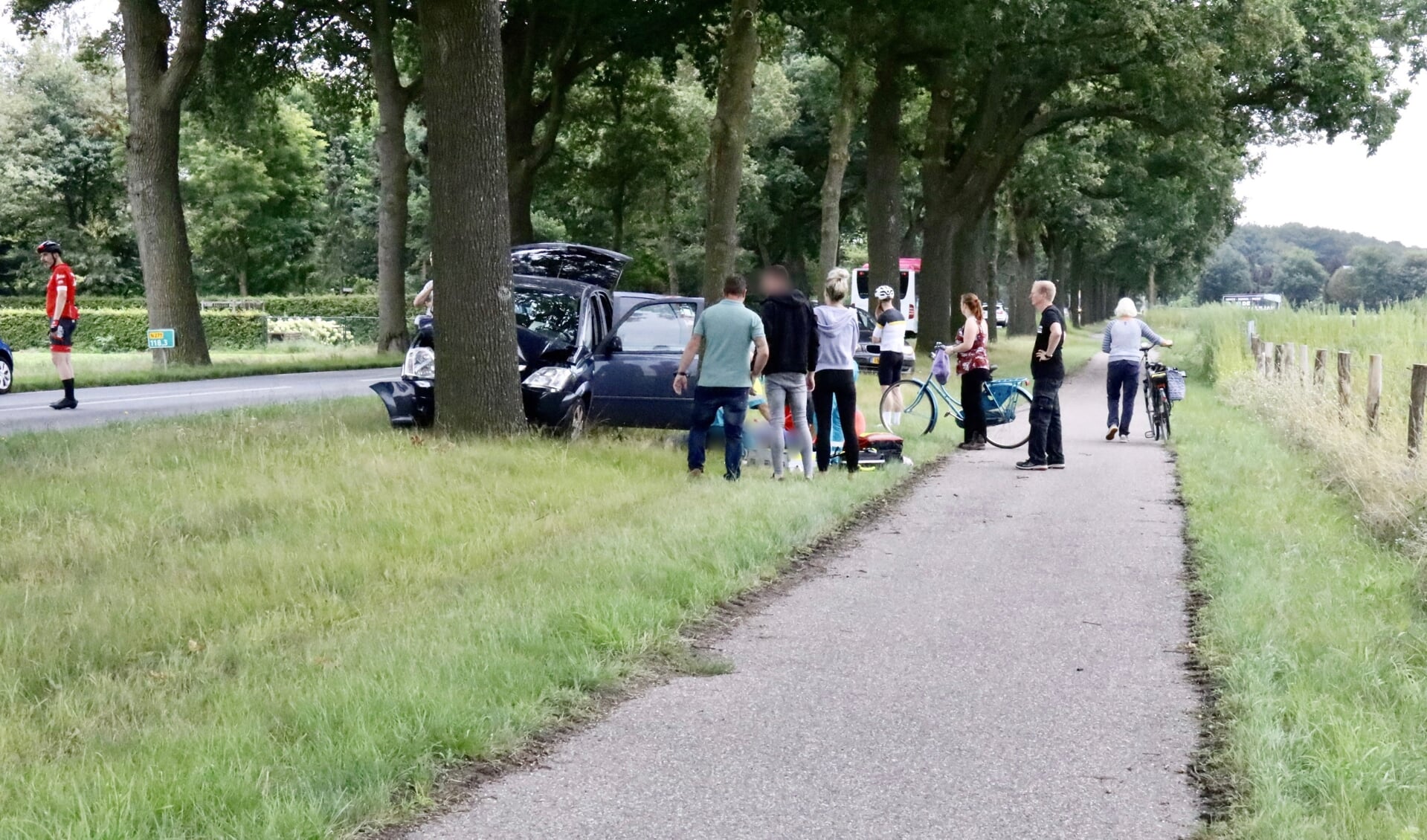 Een automobilist kwam bij een eenzijdig ongeval in Milsbeek om het leven.