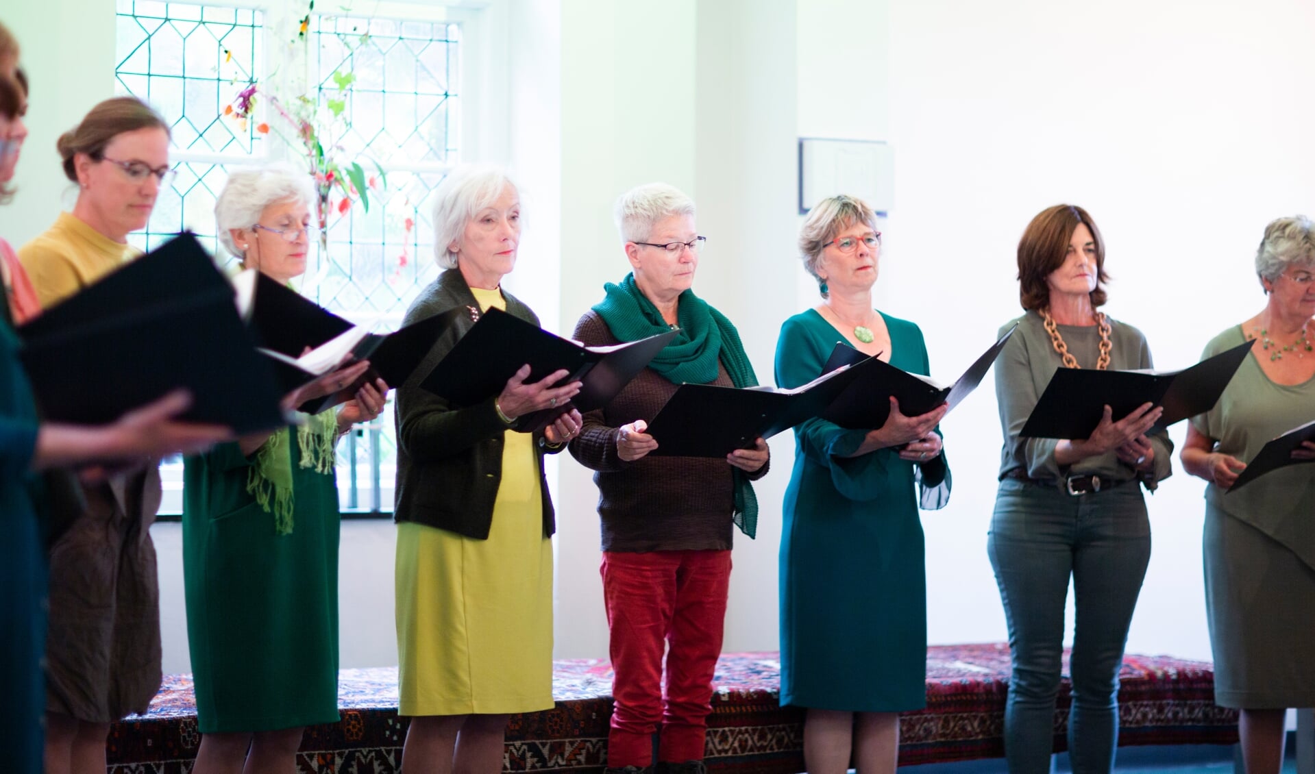 Bij Vrouwenkoor Ongehoord wordt onder leiding van Cora van Rijn elke donderdagavond meerstemmige klassieke muziek gezongen. 