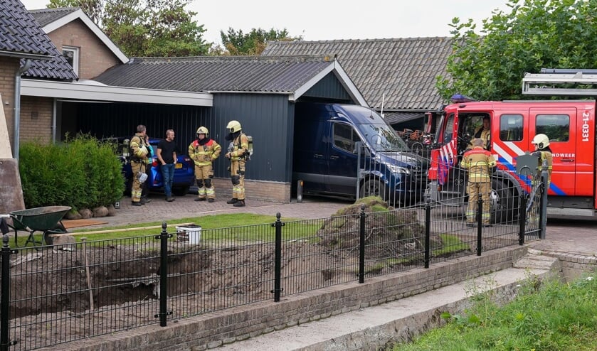 Gaslek door werkzaamheden in voortuin Berghemse woning. (Foto: Gabor Heeres, Foto Mallo)