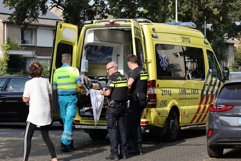 <p>Scooterrijder gewond bij ongeval op Schaepmanlaan. (Foto: Charles Mallo, Foto Mallo)</p>