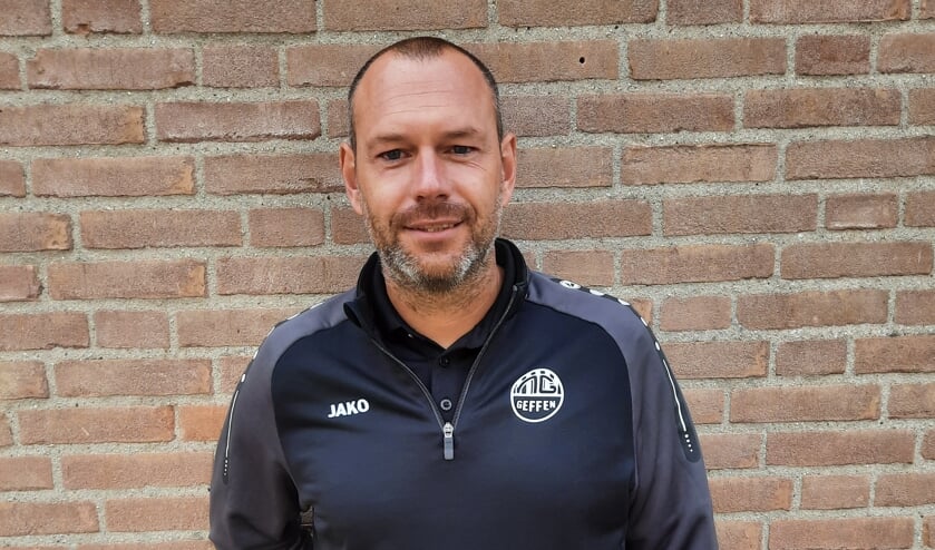 <p>Henry van der Linden, trainer van Nooit Gedacht.</p>