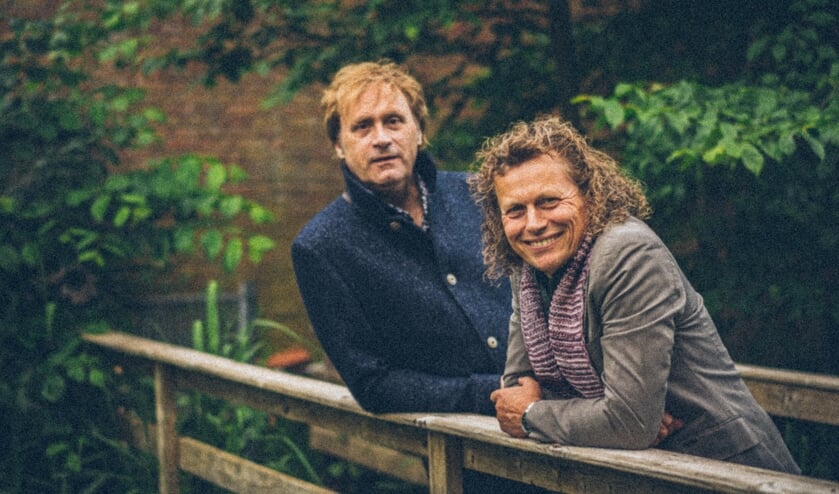 <p>Muzikale vrienden Syb van der Ploeg en Maarten Peters brengen binnenkort een ode aan Simon & Garfunkel. Foto: Piet Douma Fotografie</p>