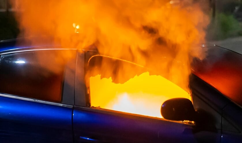 Opnieuw brand aan De Vlasakkers. (Foto: Gabor Heeres, Foto Mallo)