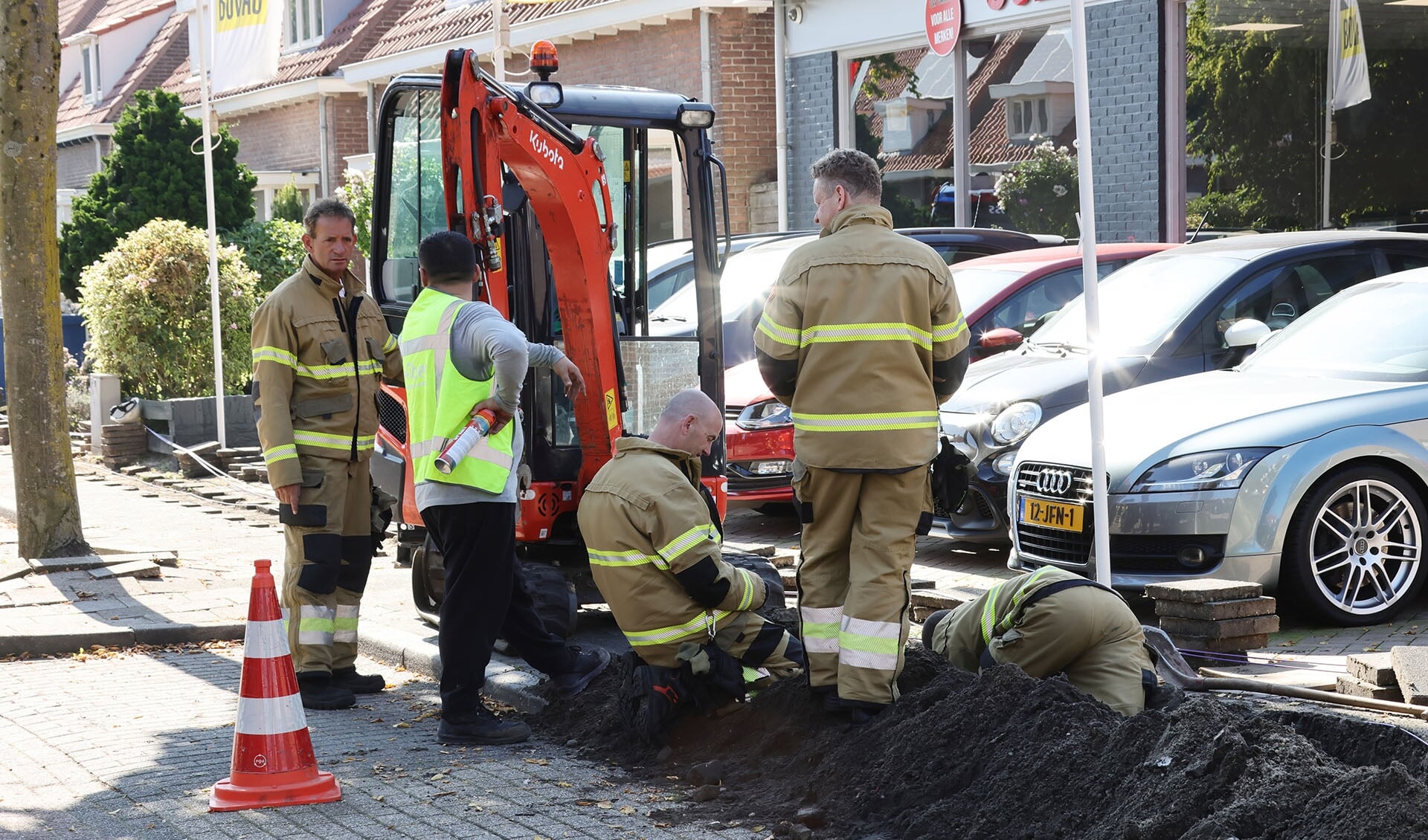 Gaslek na graafwerkzaamheden in Katwijkstraat. (Foto: Charles Mallo, Foto Mallo)