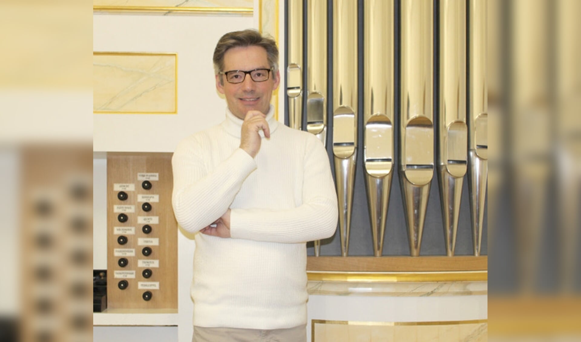 Tobias Horn (1970) is een vooraanstaande organist. Hij is onder meer werkzaam als kerkmusicus, dirigent en docent in Stuttgart.