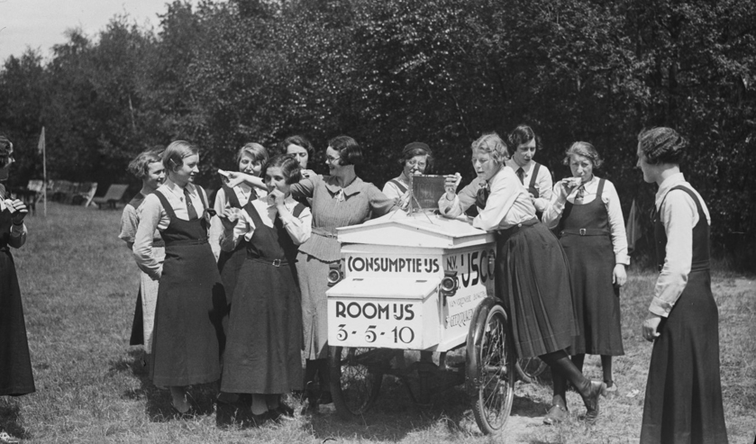 <p>IJscokar bij het KAJV-congres in Vught in 1937.</p>