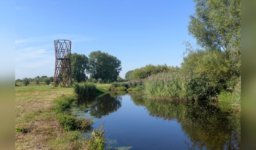 <p>De observatietoren bij de Dommel (foto Beekveld Fotografie).</p>