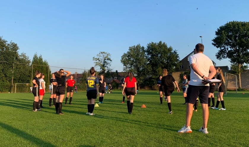 De meiden onder 17 jaar van Olympia'18 en JVC Cuijk doen dit jaar als gezamenlijk team mee aan de competitie.