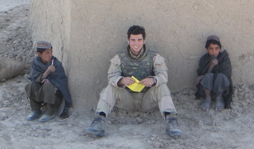 <p>Ferry van de Grint was twintig jaar toen hij naar Afghanistan ging. "We hielpen dorpen om zelfstandiger te worden, zodat ze minder afhankelijk waren van de Taliban. Het is verschrikkelijk hoe het daar nu gaat."</p>