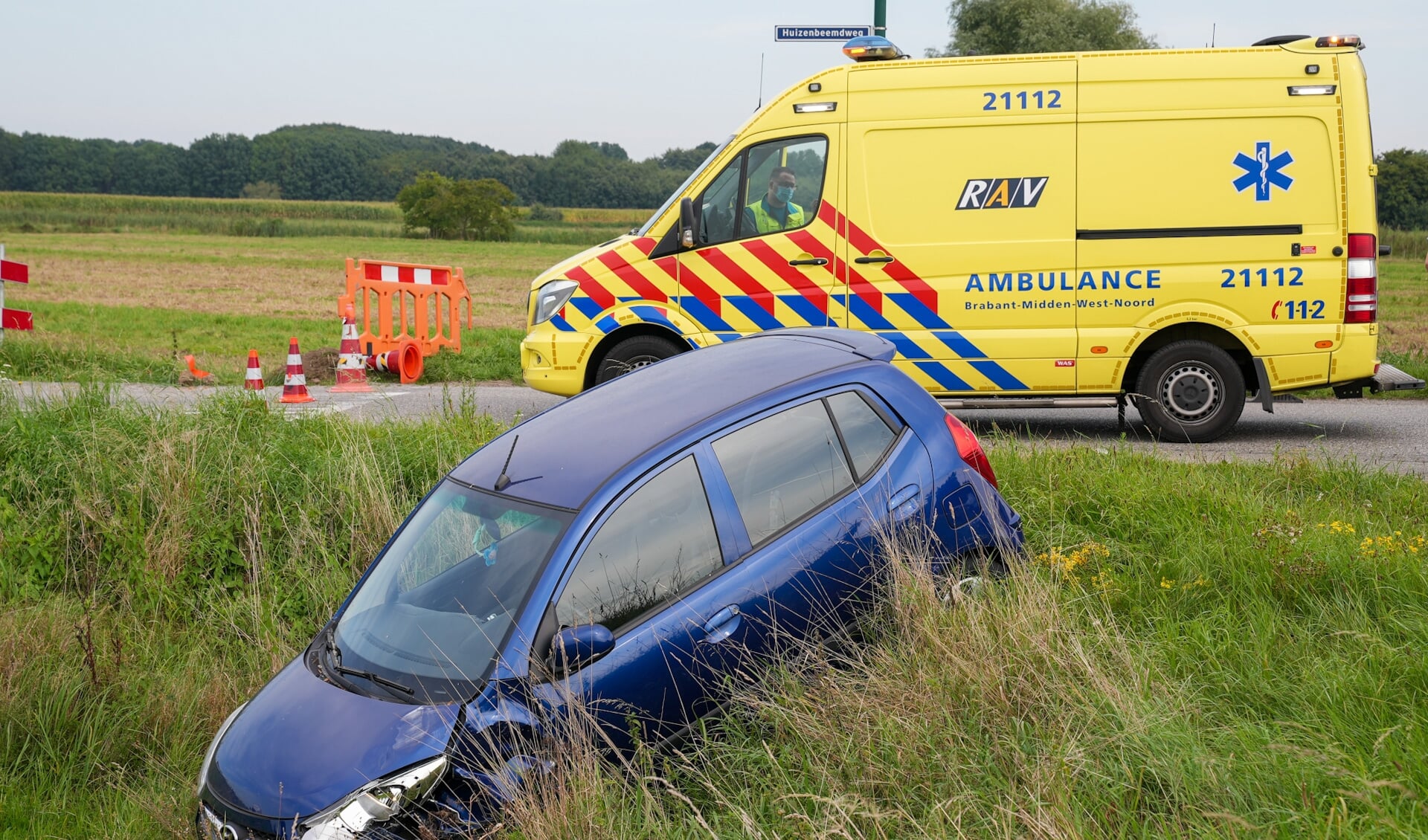 Ongeval op kruising Gewandeweg/Huizenbeemdweg. (Foto: Gabor Heeres, Foto Mallo)