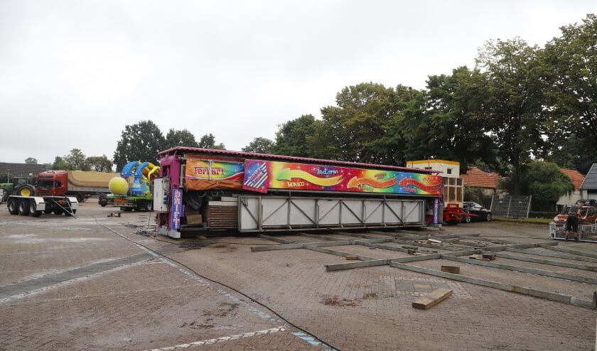 De eerste kermisexploitanten zijn al op het Weijerplein te vinden.