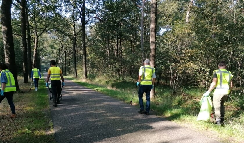 <p>In Meierijstad hielp jong en oud mee met het rapen van zwerfafval.</p>