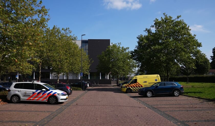 Onderzoek van de politie aan de Raadhuis. (Foto: Gabor Heeres, Foto Mallo)