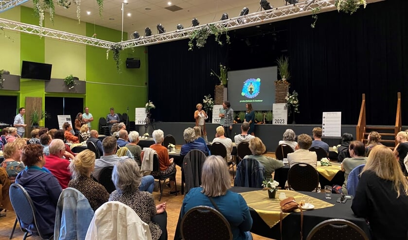 <p>Veel belangstelling voor de revue Brandmeester.</p>