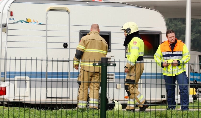 De brandweer heeft de caravan gecontroleerd.