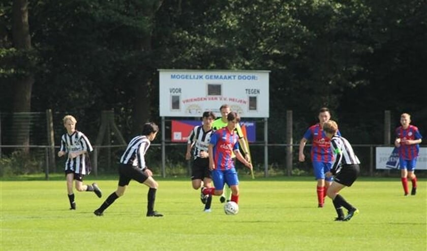 <p>De besturen van VV Heijen en Vitesse'08 denken met het oog op de toekomst na over samenwerking.</p>