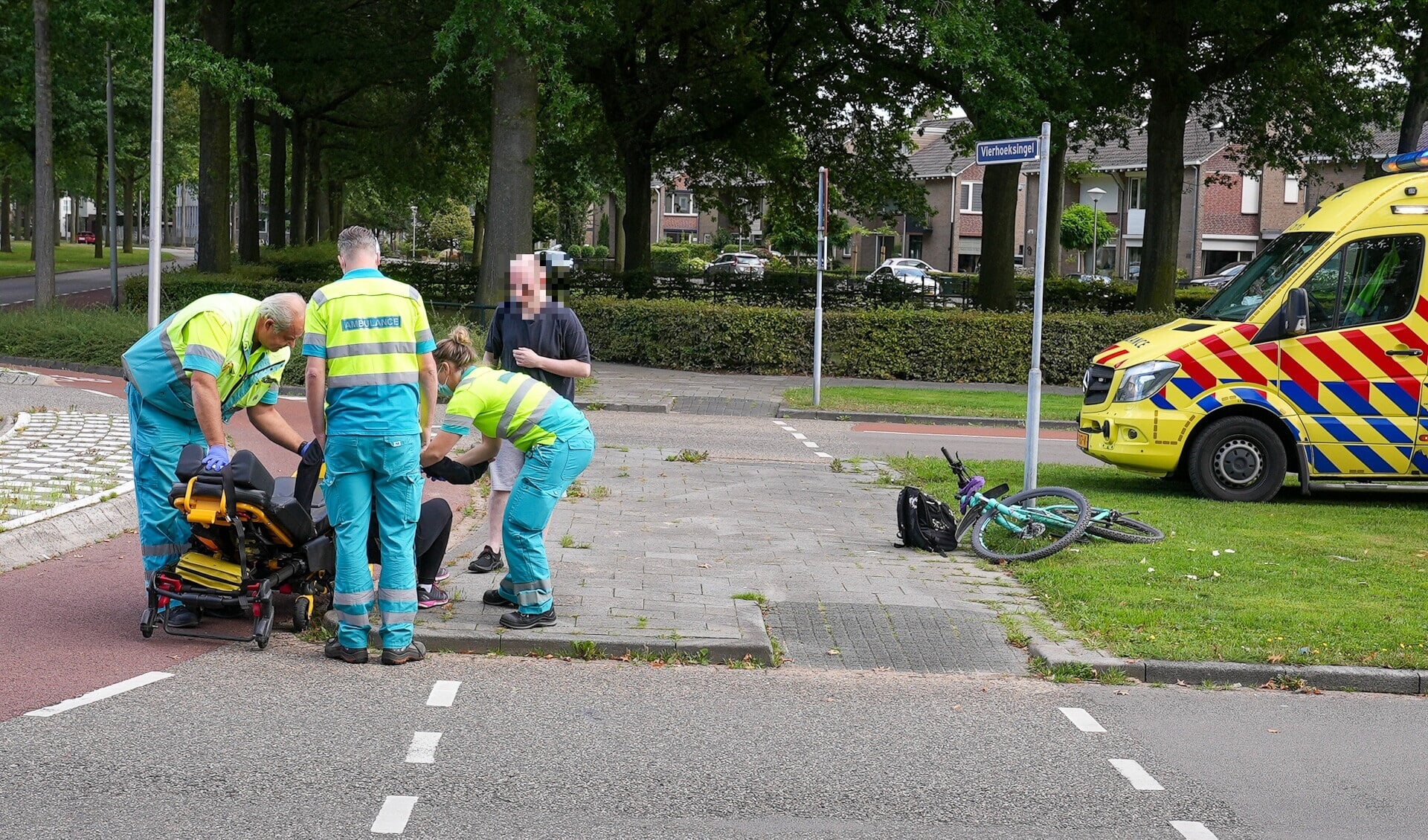 Fietsster gewond bij ongeval op Vierhoeksingel. (Foto: Gabor Heeres, Foto Mallo)