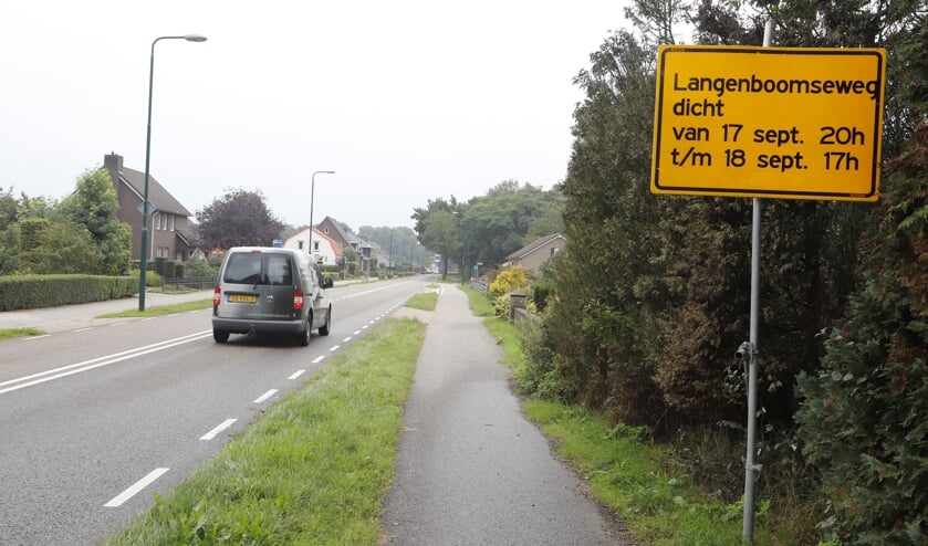 De Langenboomseweg gaat dicht op vrijdag 17 september om 20:00 uur. Een dag later, om 17:00 uur zal de weg weer begaanbaar zijn.