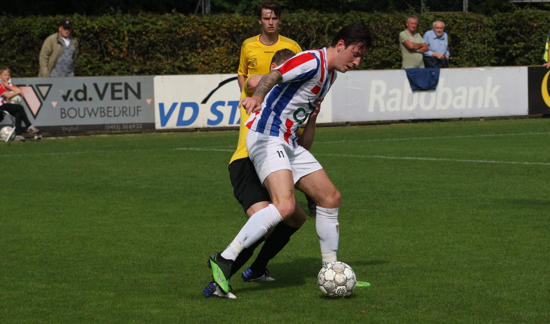 Stijn van den Broek opende met een fraaie vrije trap de score namens UDI'19.
