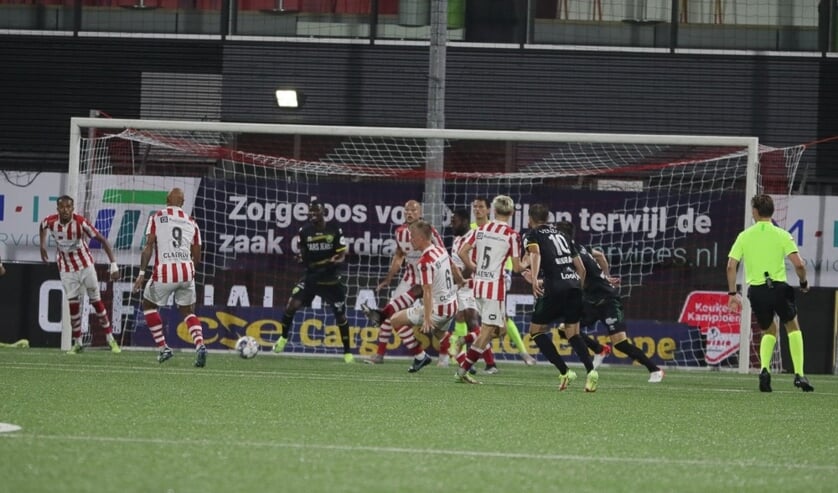 TOP Oss - ADO Den Haag. (Foto: Hans van der Poel)