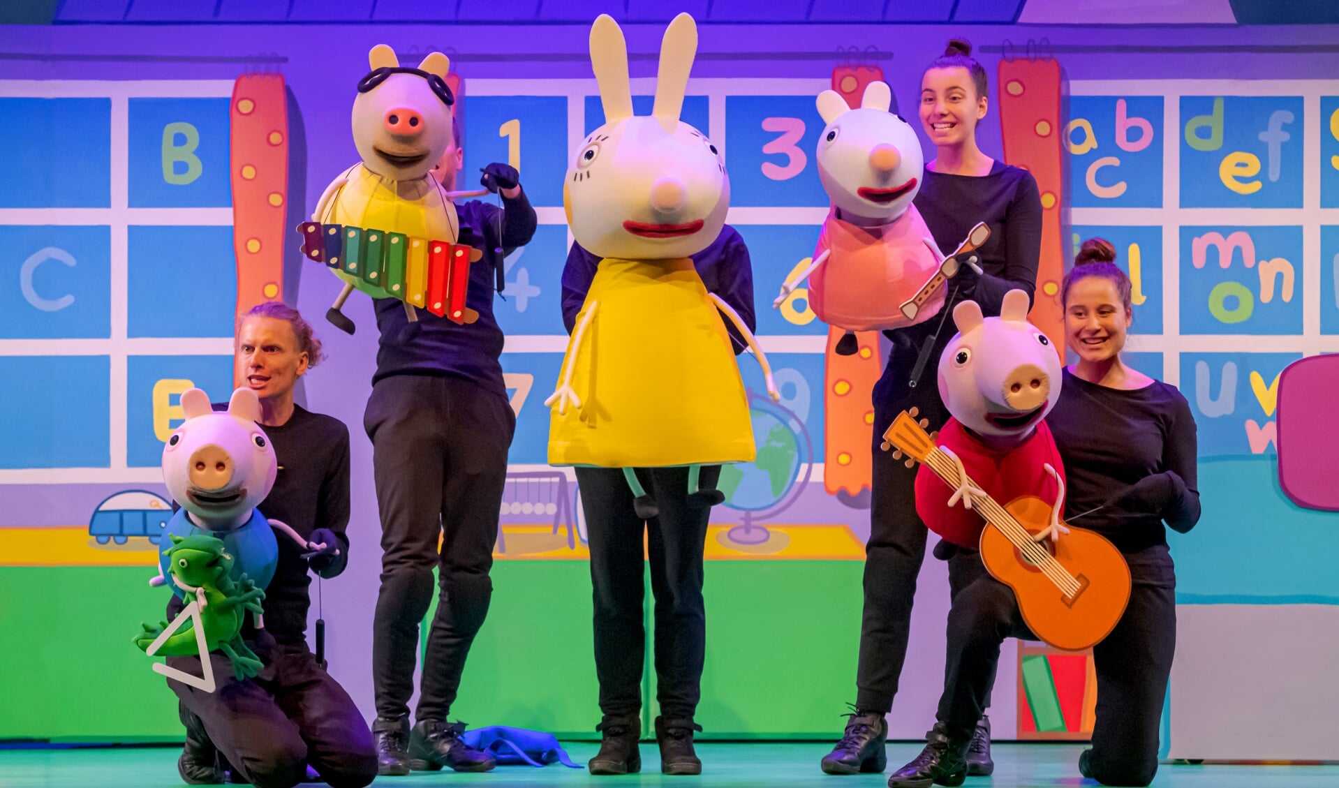 Peppa Pig opent seizoen voor jonge theaterfans in Blauwe Kei. 
