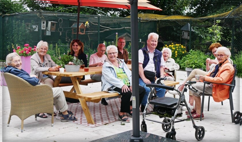 <p>Vrijwilligers en gasten.</p>