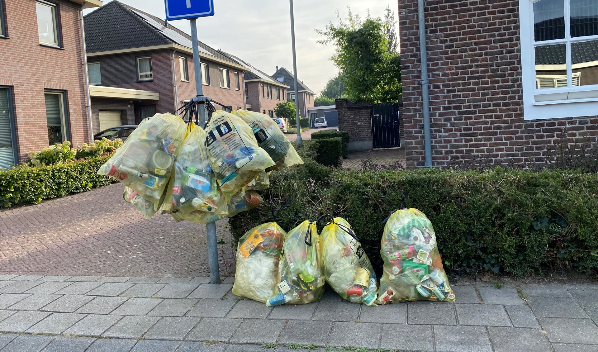 Wanneer wordt welk afval opgehaald? Het is te vinden op de Afvalkalender 2022.