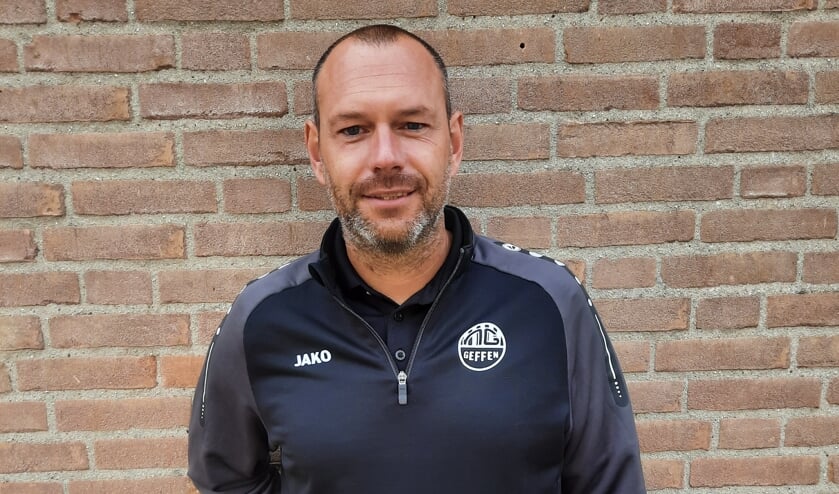 <p>Henry van der Linden, trainer van Nooit Gedacht.</p>
