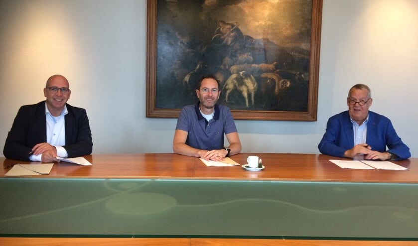 Op de foto staan v.l.n.r.:
Dirk Lammers, Joost de Vaan, Harry van Rooijen.