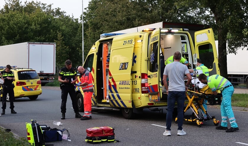 Pizzakoerier ernstig gewond bij aanrijding op Cereslaan. (Foto: Charles Mallo, Foto Mallo)