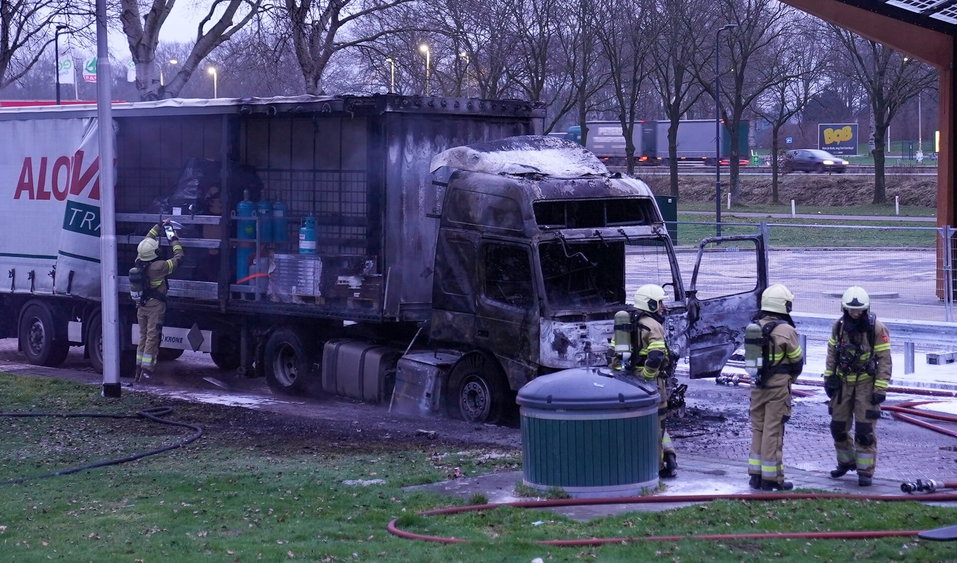 Vrachtwagen uitgebrand bij tankstation Ganzenven