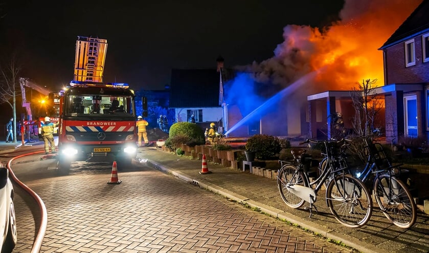 De brand in Berghem. (Foto: Gabor Heeres, Foto Mallo)  