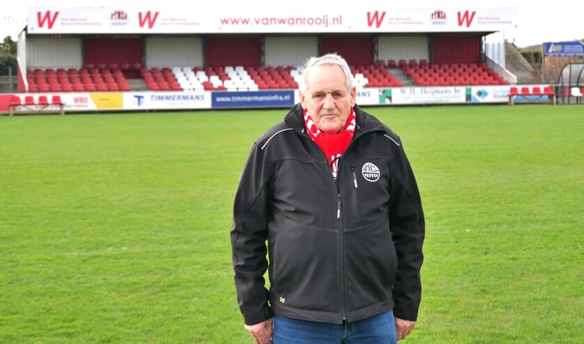 Henk van Griensven op het hoofdveld van Nooit Gedacht.