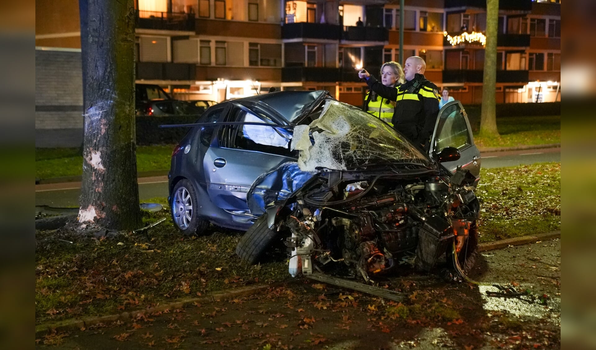 Zwaar ongeval op Zaltbommelsweg, bestuurder wonder boven wonder niet gewond