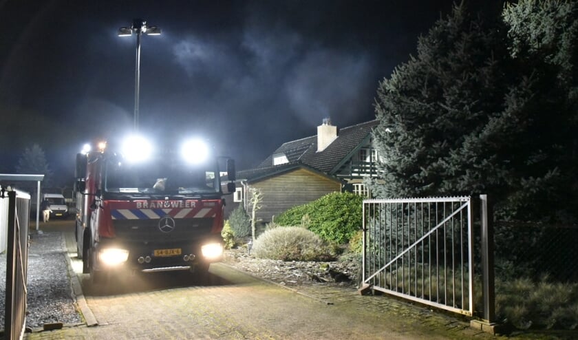 De brandweer rukte uit voor een schoorsteenbrand in Beugen.