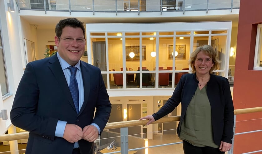 <p>De nieuwe politieke gezichten in het Land van Cuijkse college van B en W: CDA'er Mark Janssen-van Gaal en Antoinette Maas van GroenLinks/PvdA.</p>