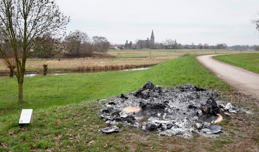 De restanten van Panta na de brand.