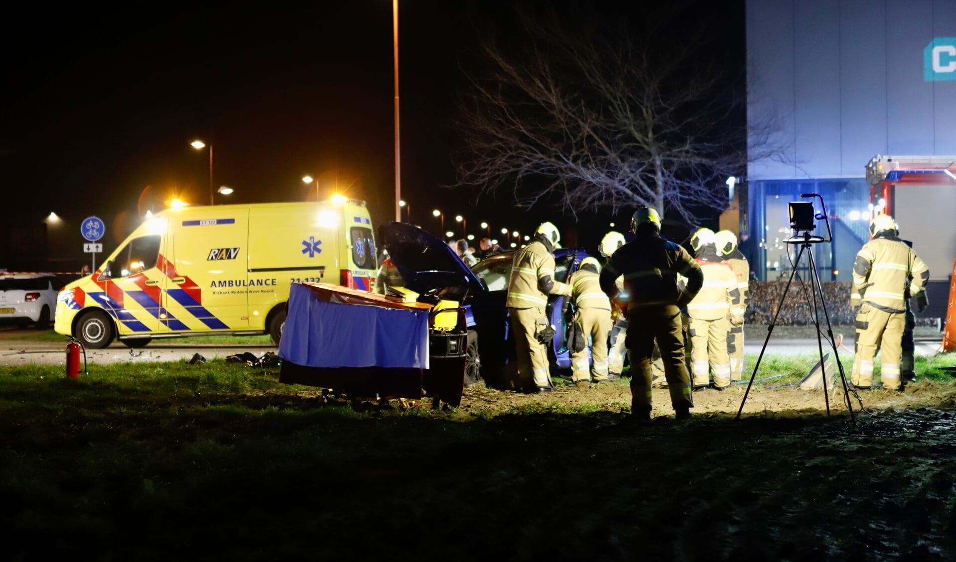 Bij een ernstig ongeval in Beugen zijn maandagavond twee mensen zwaargewond geraakt.