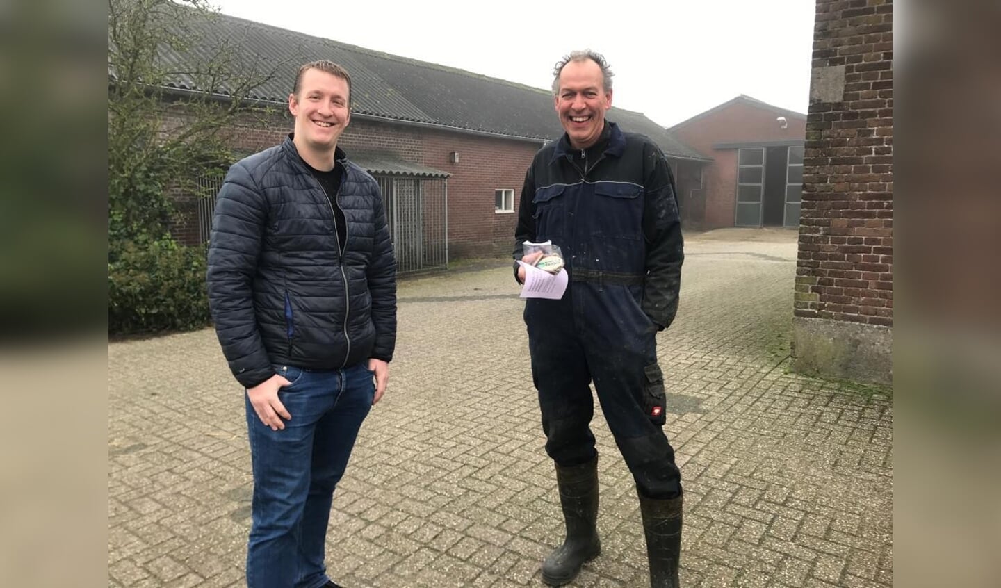 Lijsttrekker Arjen Mehlkop (l) bezoekt Jacques van Bergen van CDA.