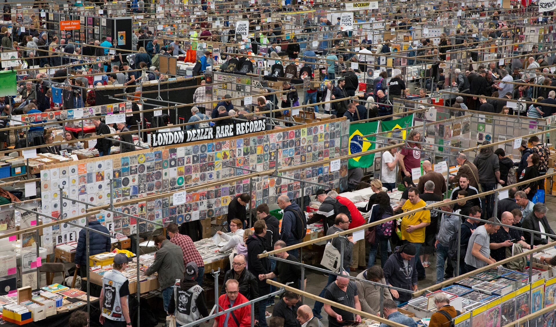 Met ruim 16.000 vierkante meter aan muziek is de Mega Record & CD Fair de grootste platenbeurs van de wereld. (Foto: Marion Buis)