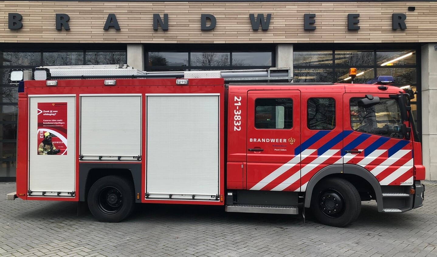 Een brandweerauto voor de nieuwe kazerne.