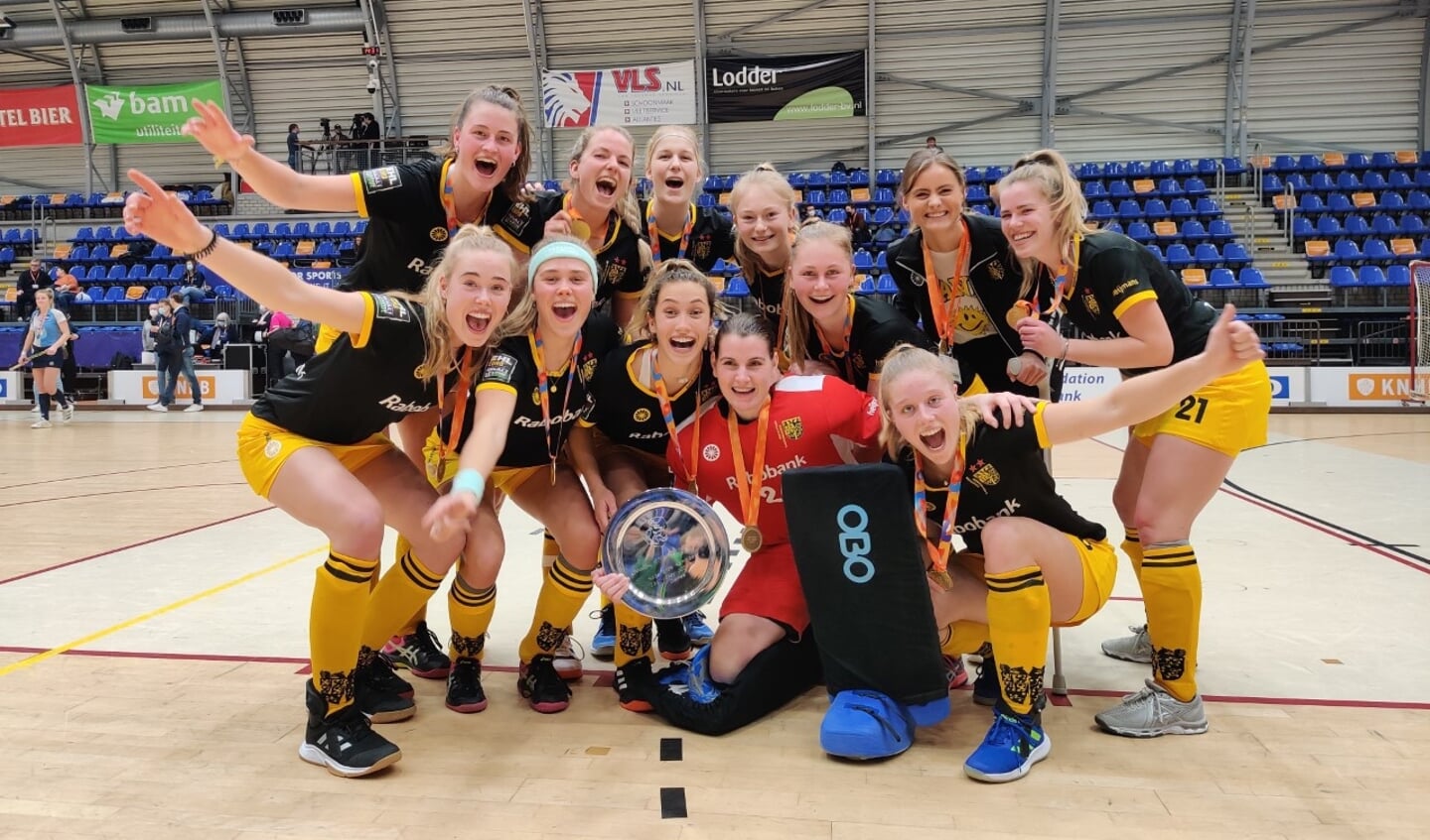 Dames 1 HC Den Bosch kroonde zich eerder al tot Nederlands kampioen zaalhockey. Dat smaakt natuurlijk naar meer!