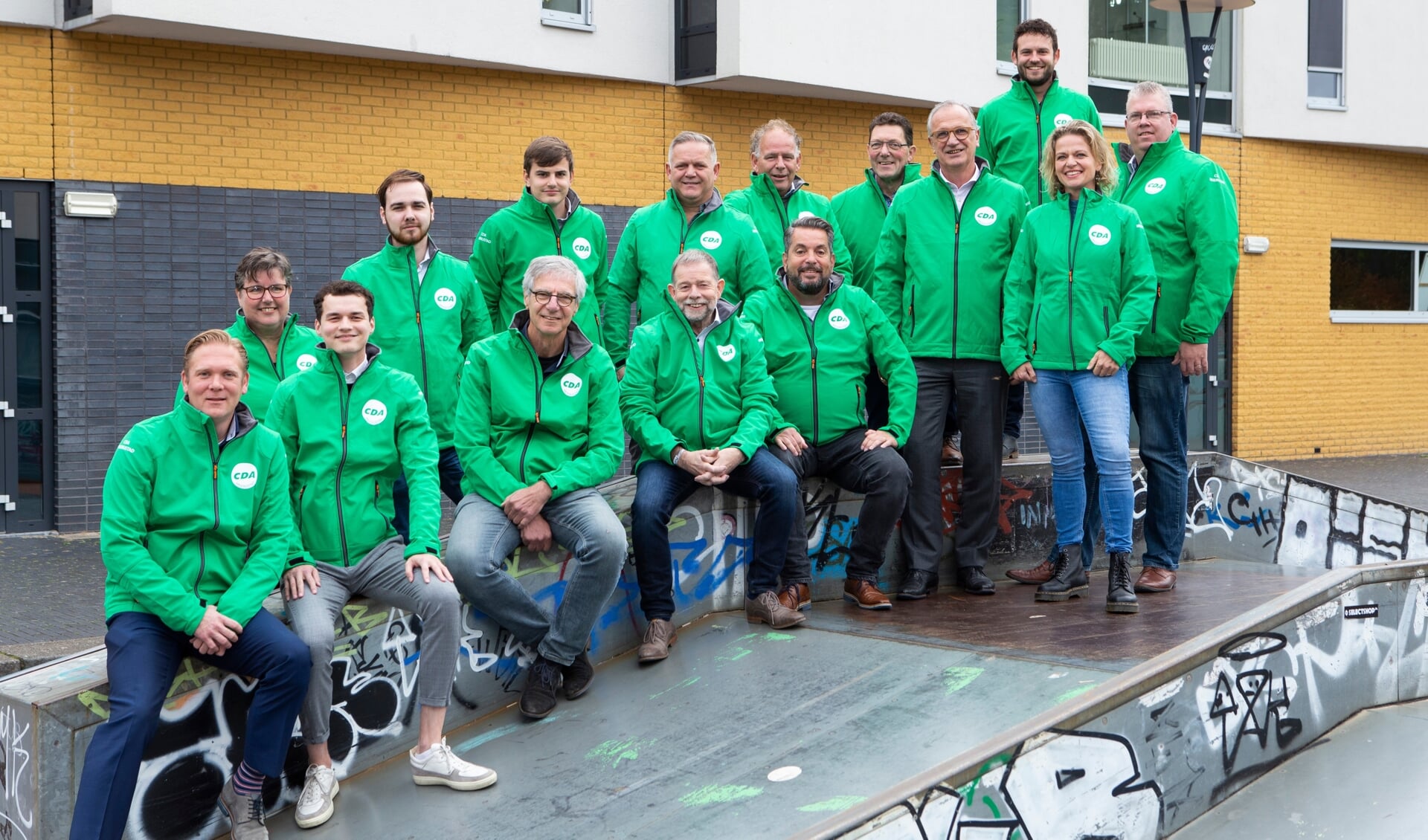CDA Meierijstad poseert in hun herkenbare groene jassen.
