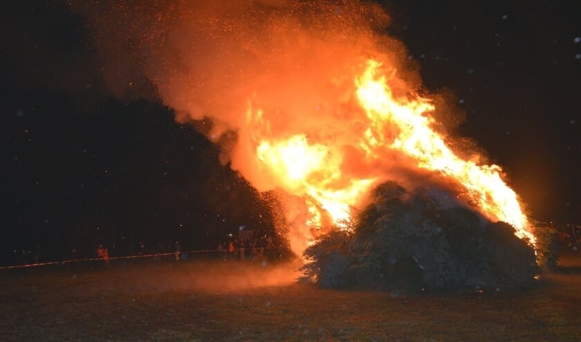 Opnieuw wordt de kerstboomverbranding afgelast. Animo pleit ervoor permanent te stoppen.