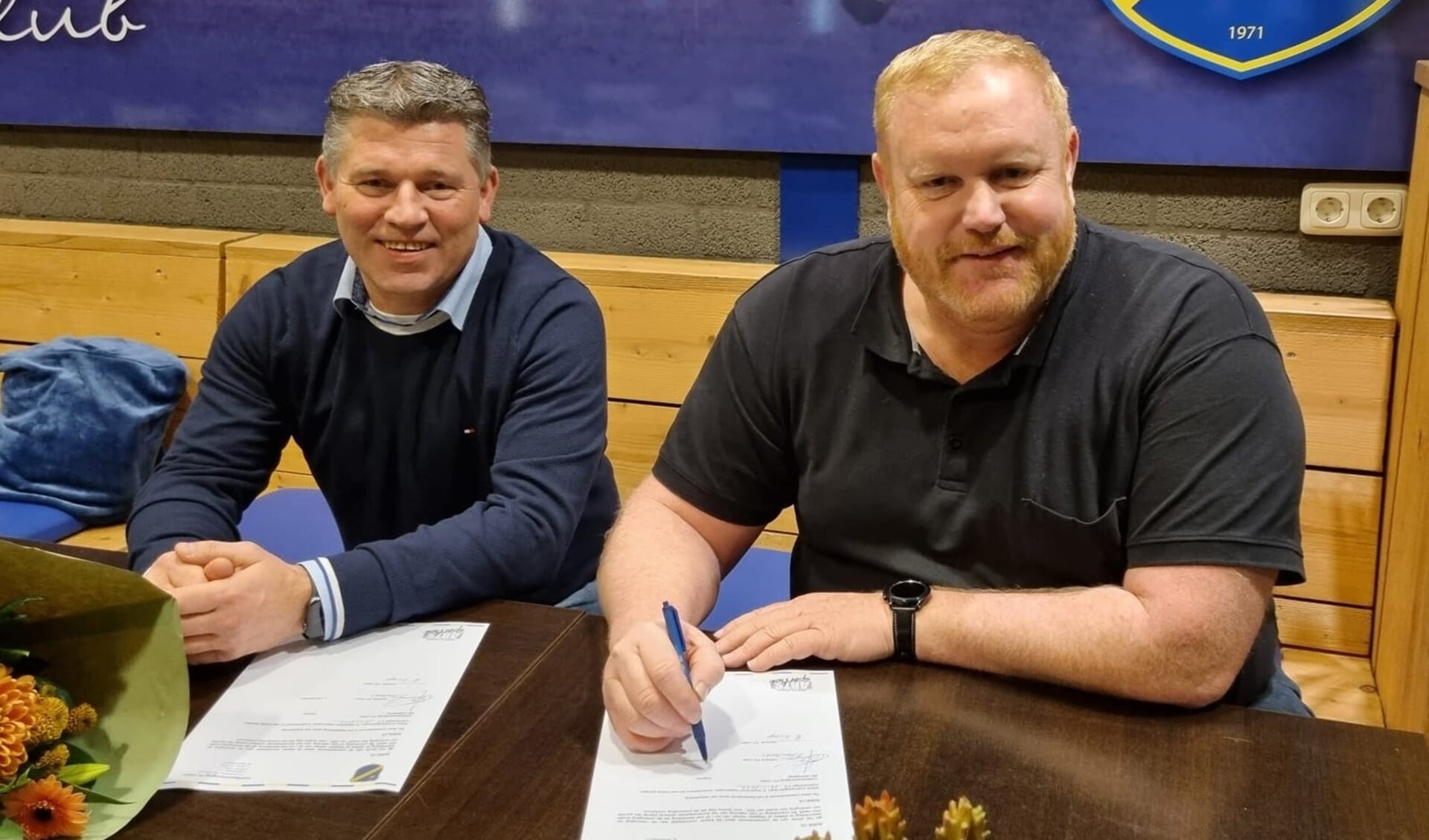 Jeroen van Kampen (rechts) tekende donderdag een 1-jarig contract bij FC Uden.