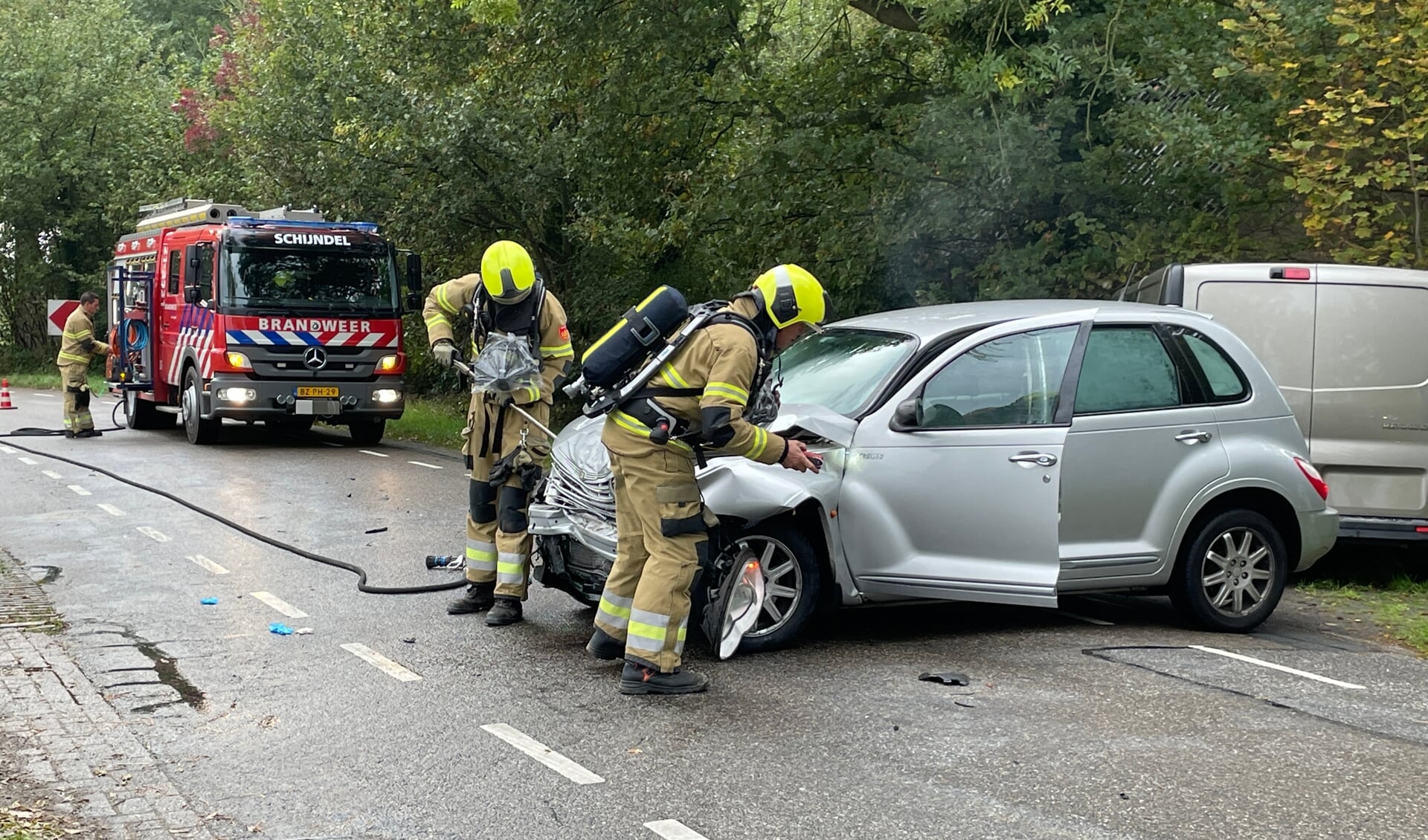 Auto’s Botsen Frontaal Op Elkaar Na Glad Wegdek - Kliknieuws.nl | De ...